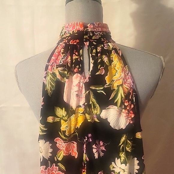 LOVE X DESIGN Black Floral Button Neck Halter, Size: XL - Picture 6 of 11